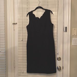 Black Ponte Sleeveless Dress Nearly New - Scallop Neckline